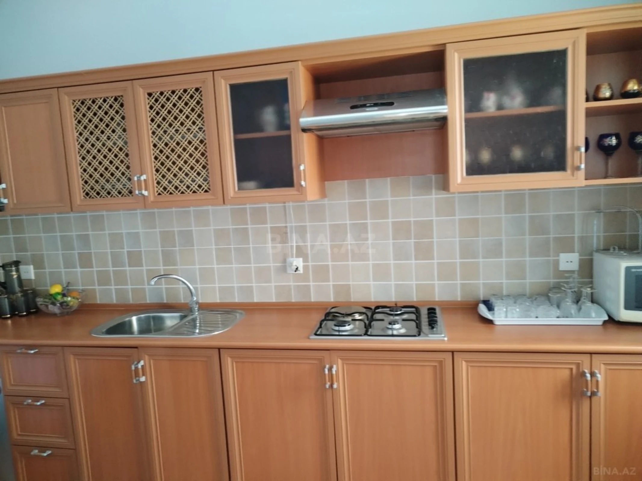 Satılır 9 otaqlı həyət evi 400 m²