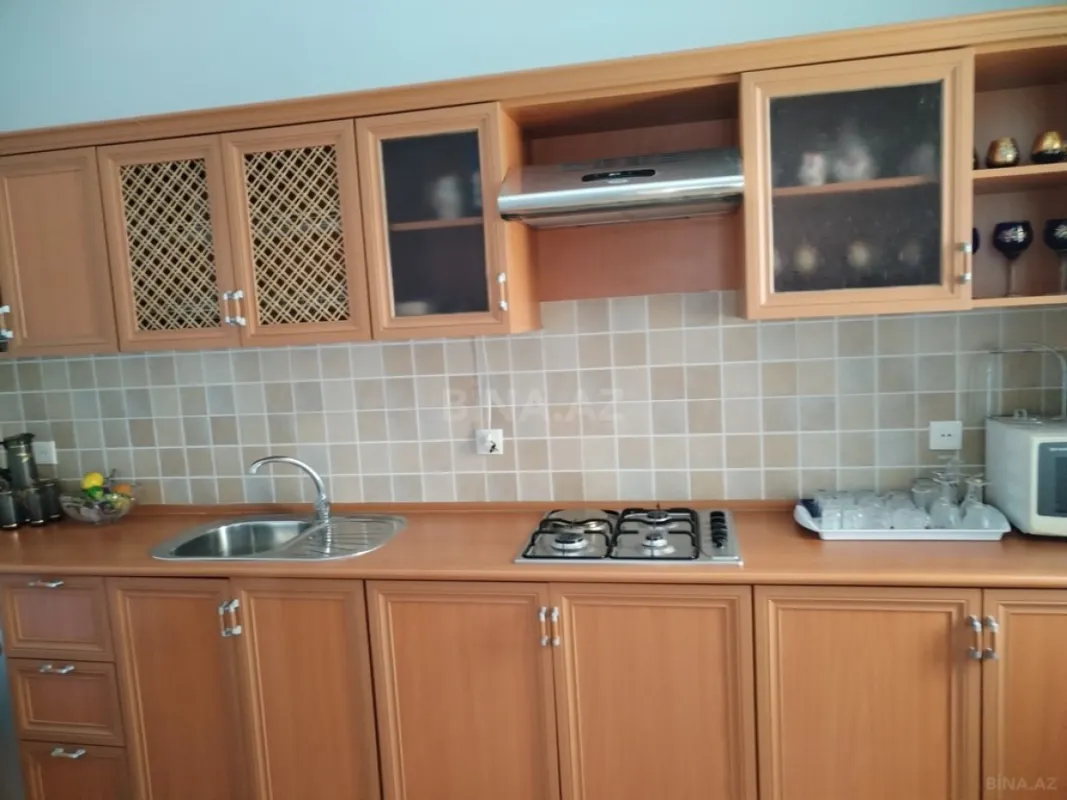Satılır 9 otaqlı həyət evi 400 m²