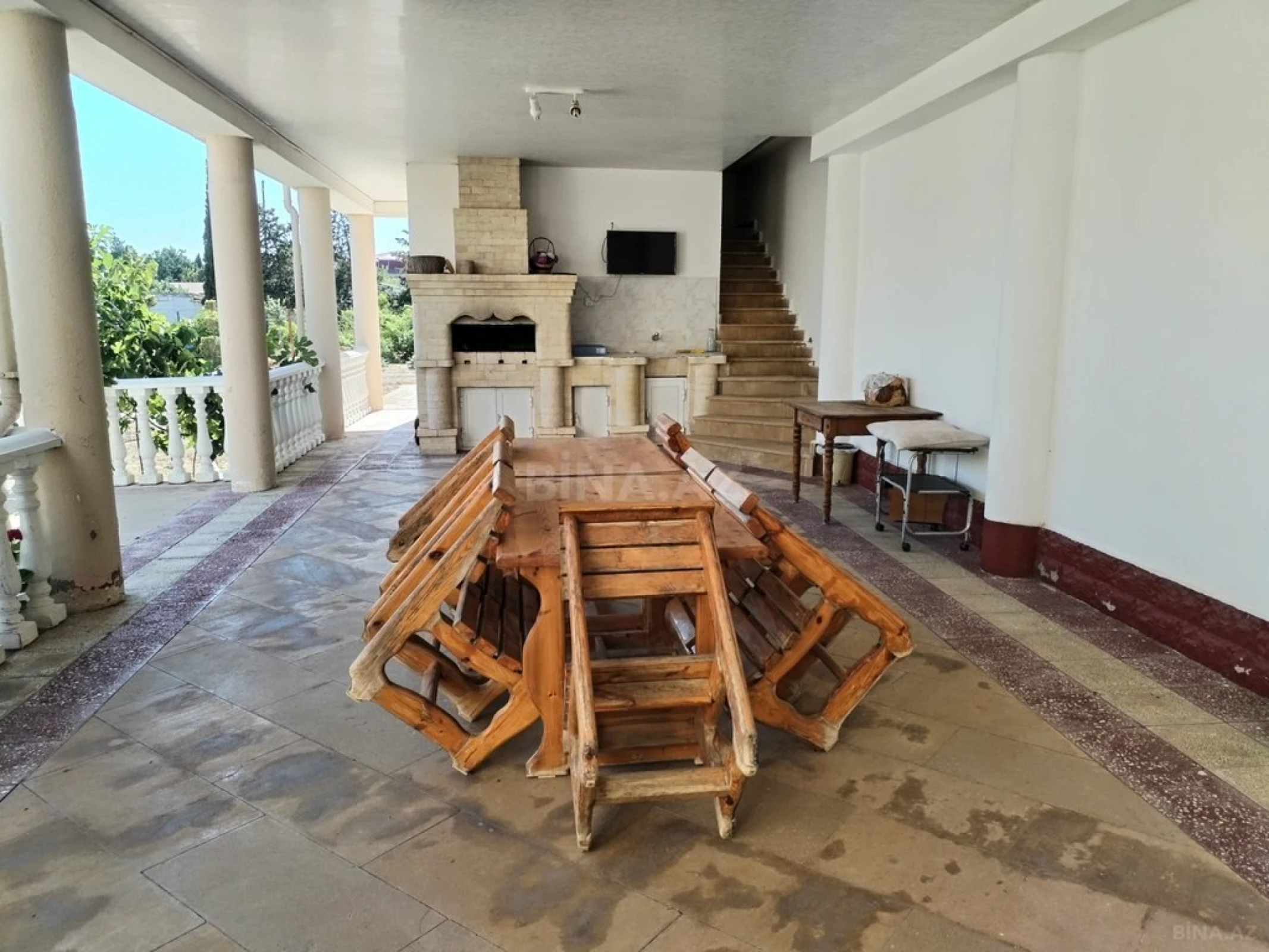 Satılır 9 otaqlı həyət evi 400 m²