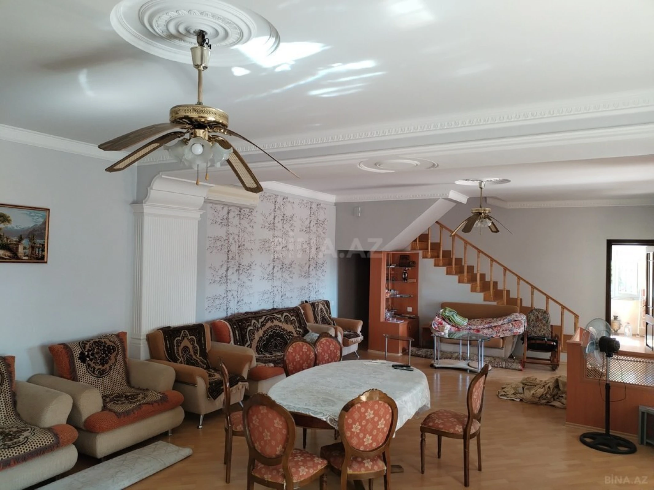 Satılır 9 otaqlı həyət evi 400 m²