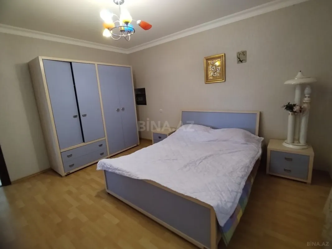 Satılır 9 otaqlı həyət evi 400 m²