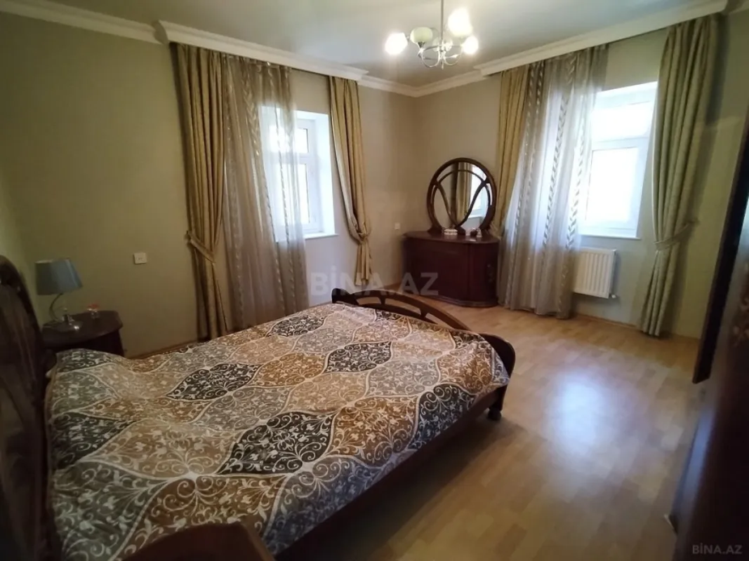 Satılır 9 otaqlı həyət evi 400 m²
