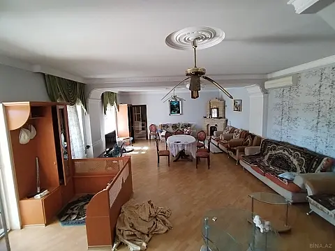 Satılır 9 otaqlı həyət evi 400 m²