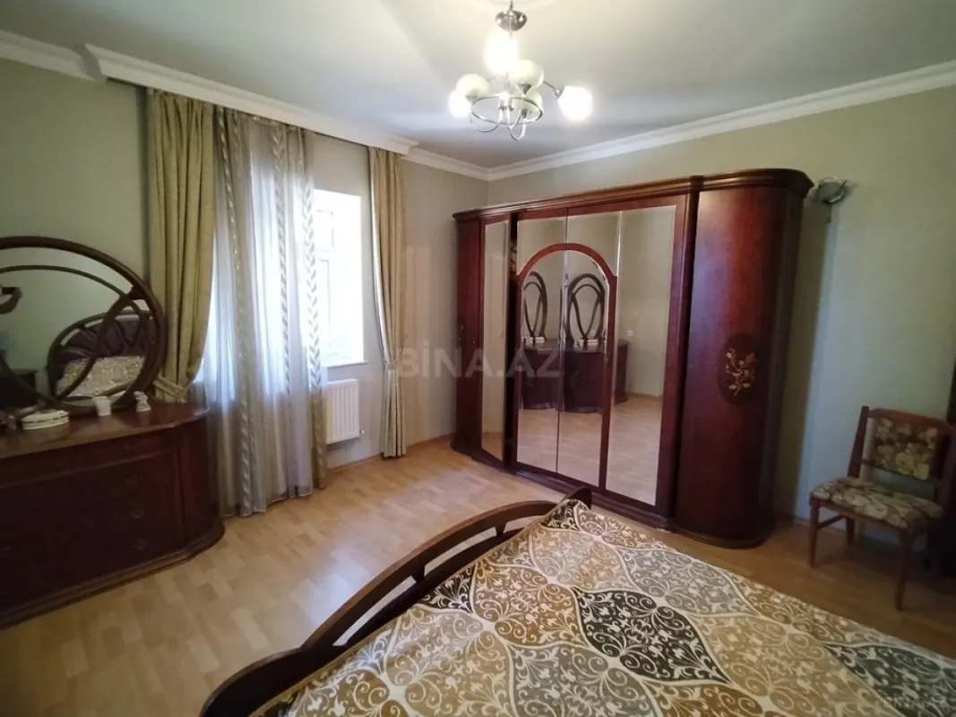 Satılır 9 otaqlı həyət evi 400 m²