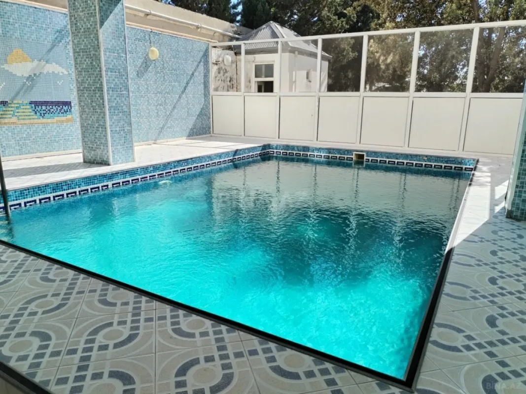 Satılır 9 otaqlı həyət evi 400 m²