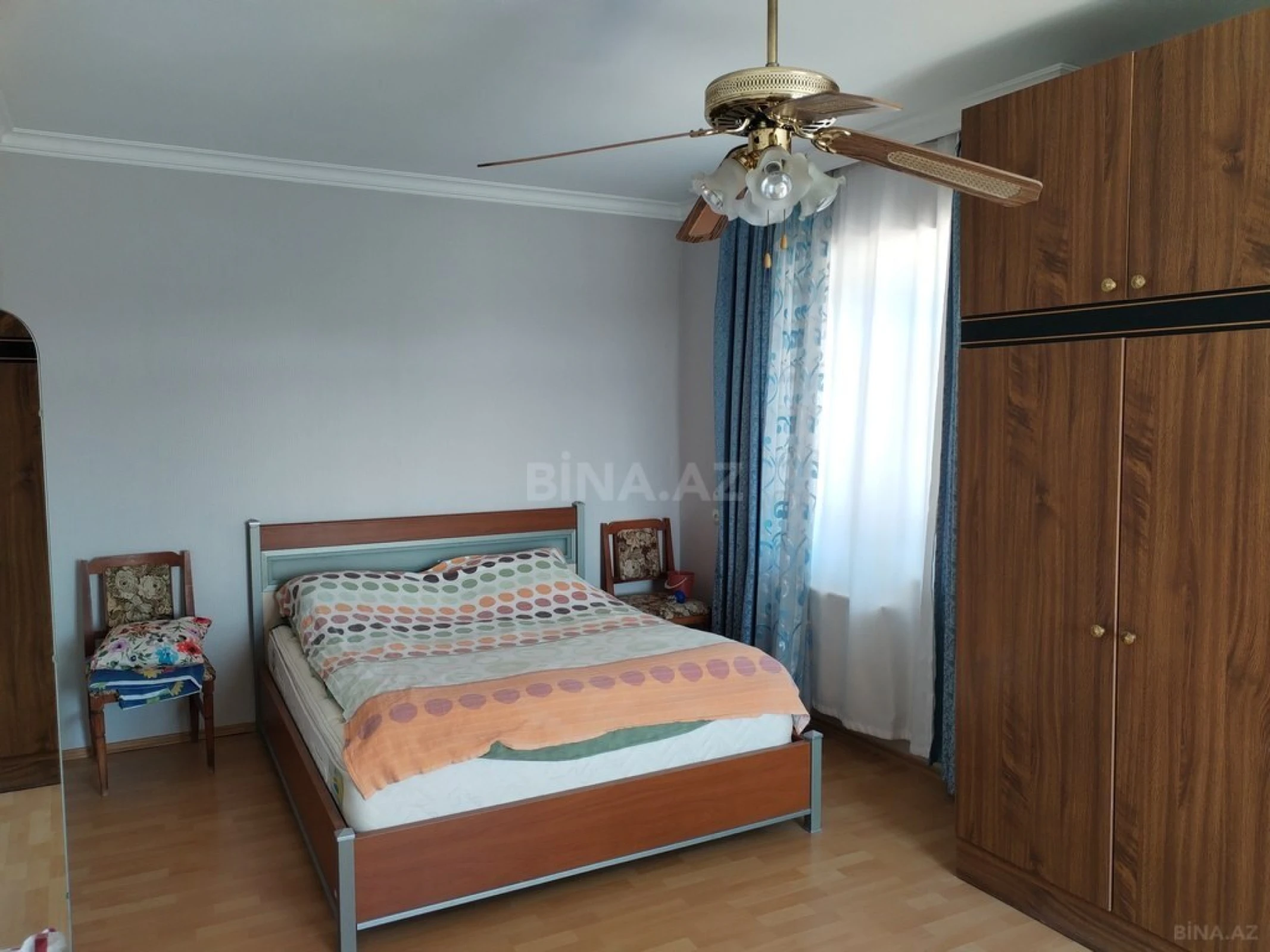 Satılır 9 otaqlı həyət evi 400 m²