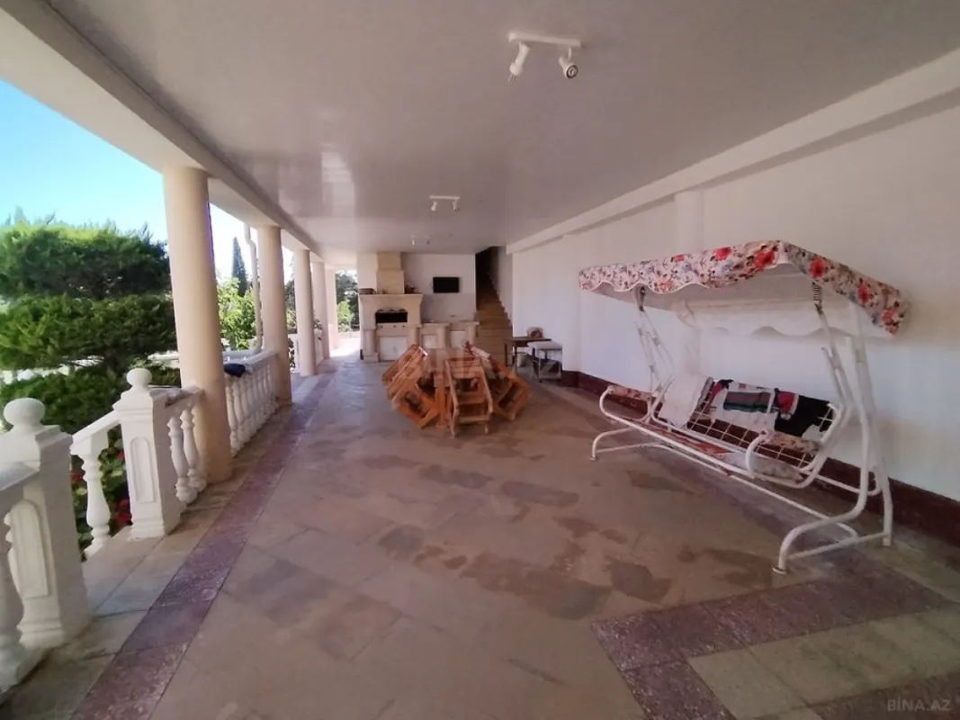 Satılır 9 otaqlı həyət evi 400 m²