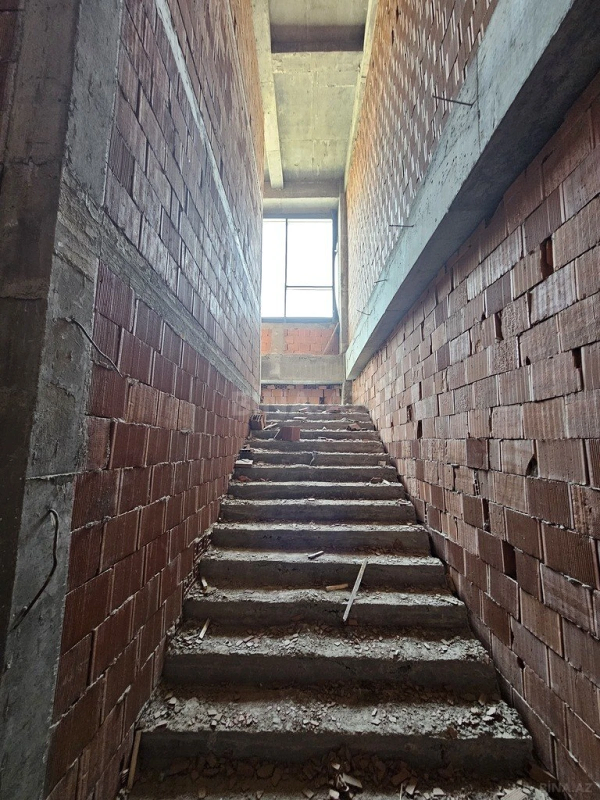 Satılır obyekt 1100 m²