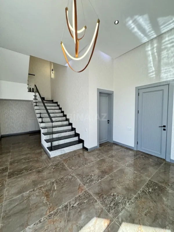 Satılır 5 otaqlı həyət evi 260 m²