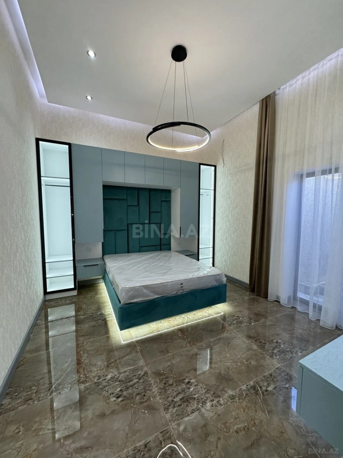 Satılır 5 otaqlı həyət evi 260 m²