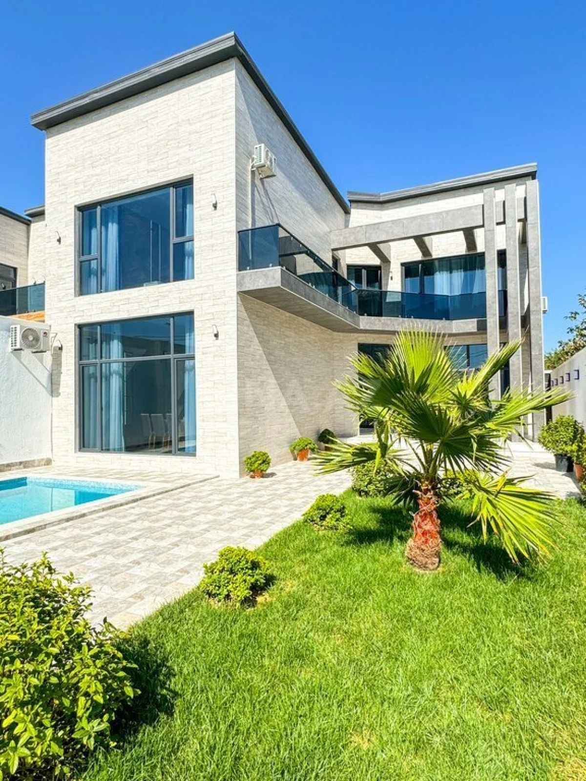 Satılır 5 otaqlı həyət evi 260 m²