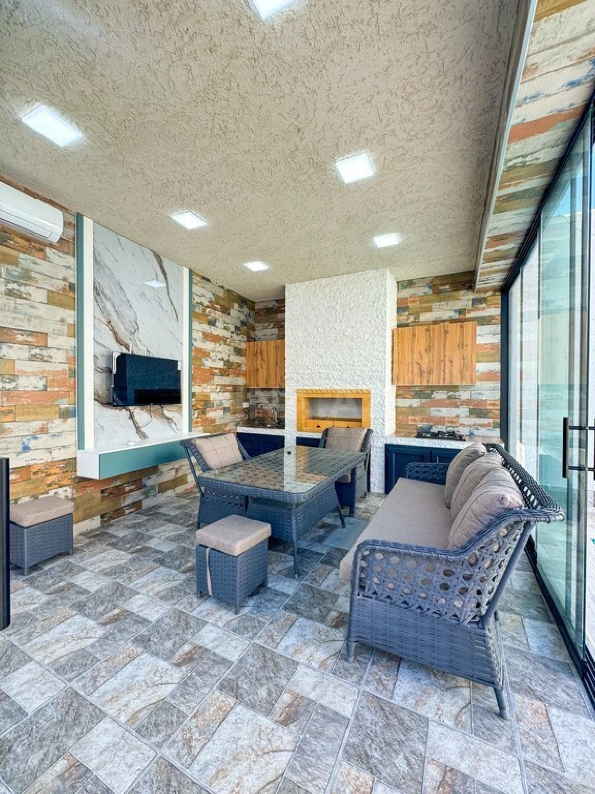 Satılır 5 otaqlı həyət evi 260 m²