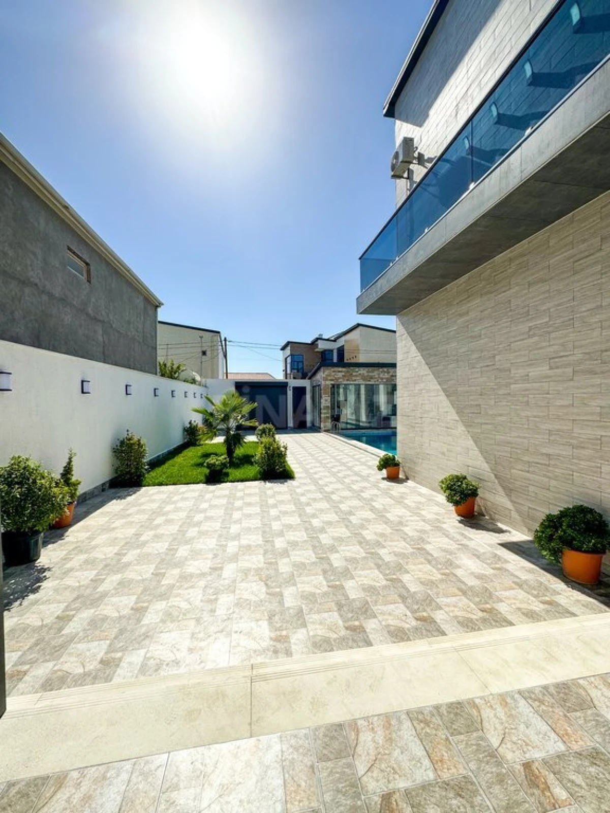 Satılır 5 otaqlı həyət evi 260 m²