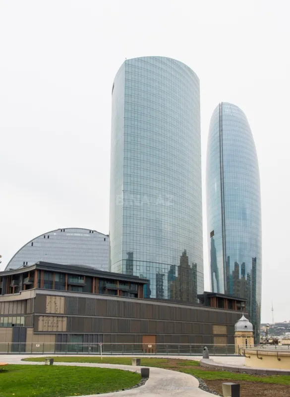 Satılır 3 otaqlı mənzil 375.6 m²