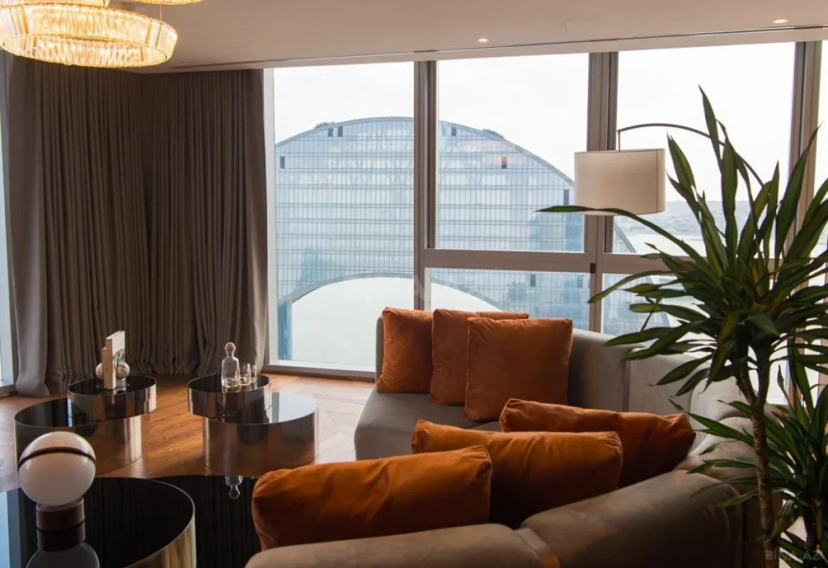 Satılır 3 otaqlı mənzil 375.6 m²