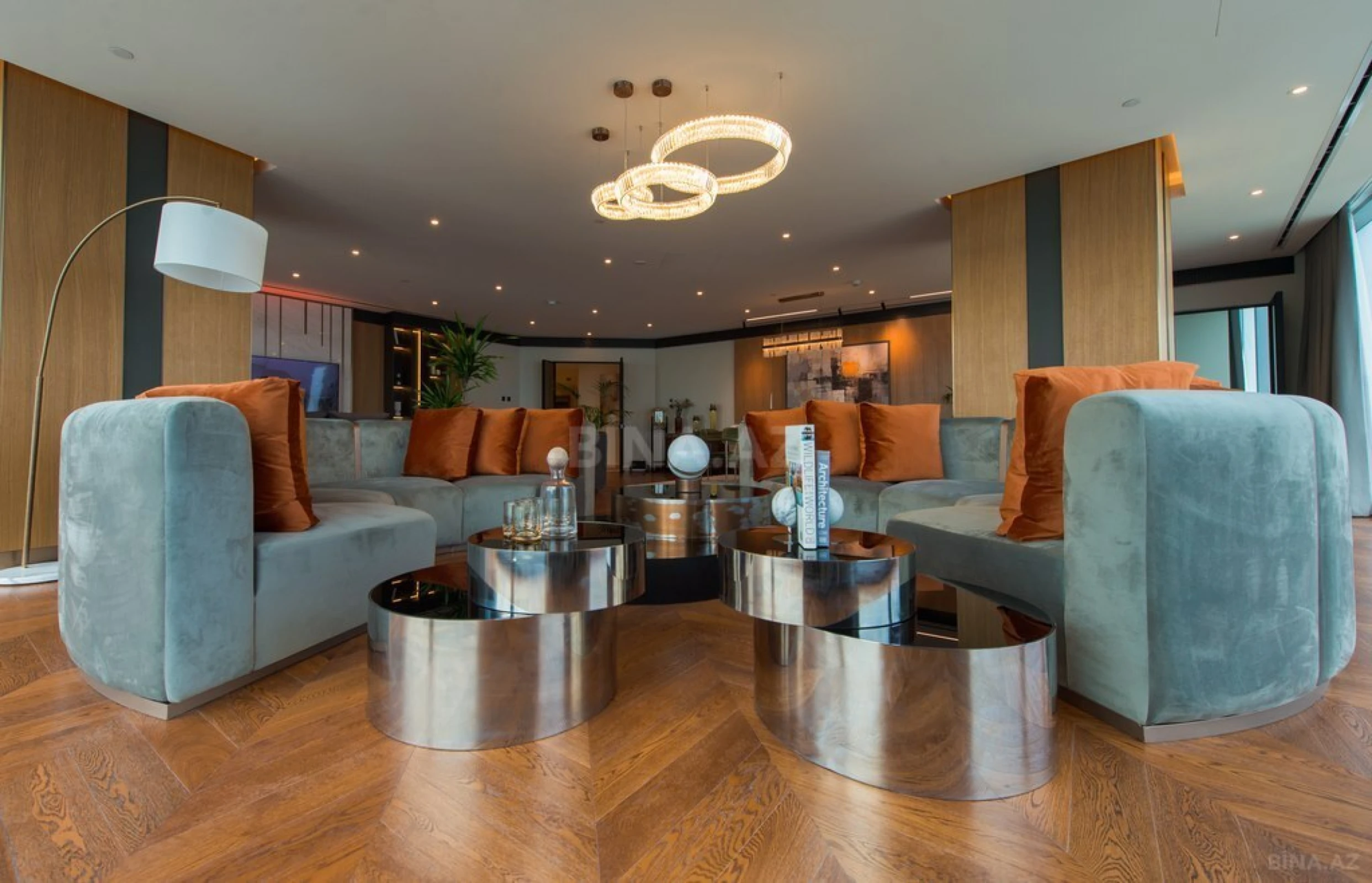 Satılır 3 otaqlı mənzil 375.6 m²