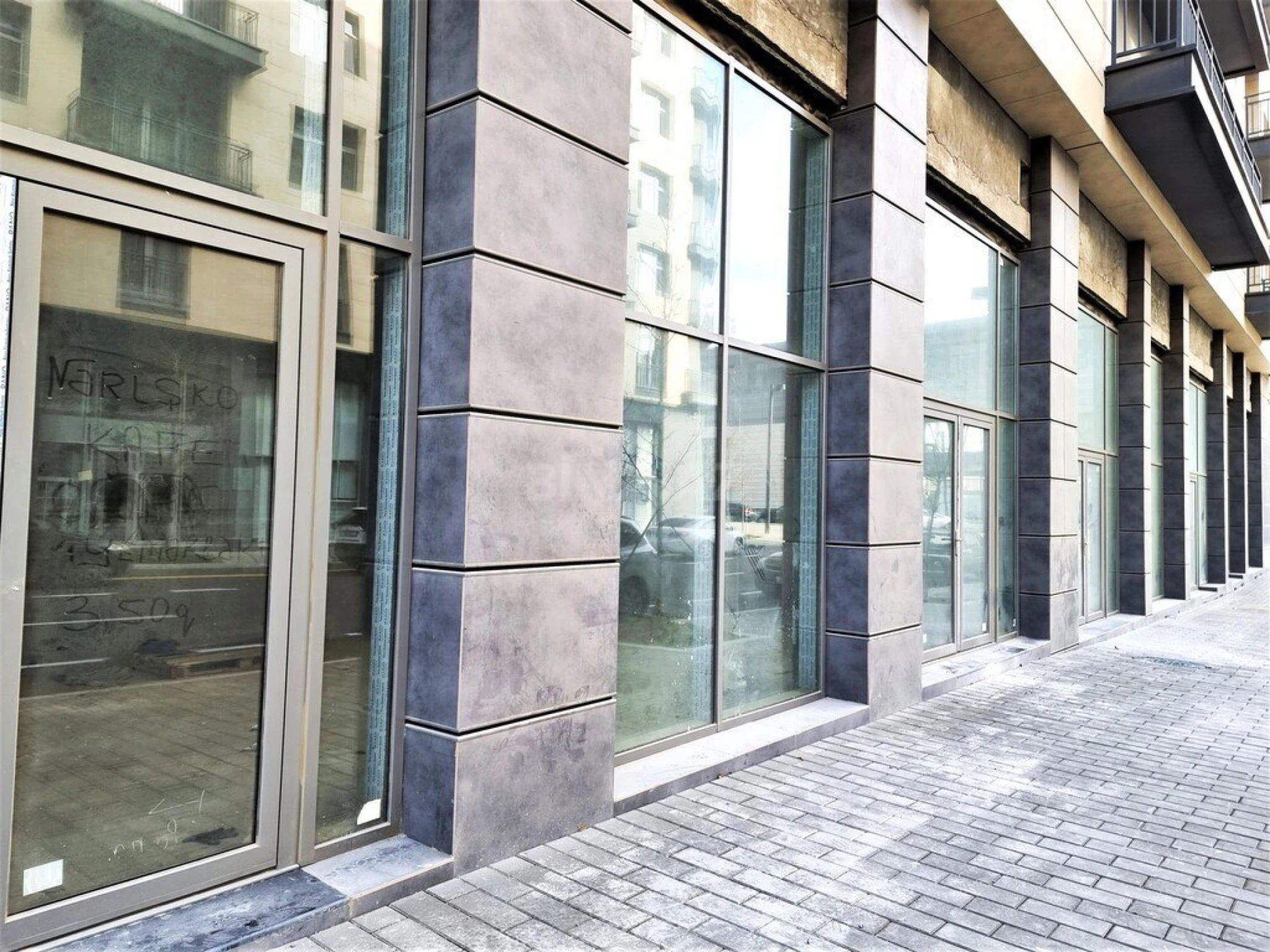 Satılır obyekt 300 m²