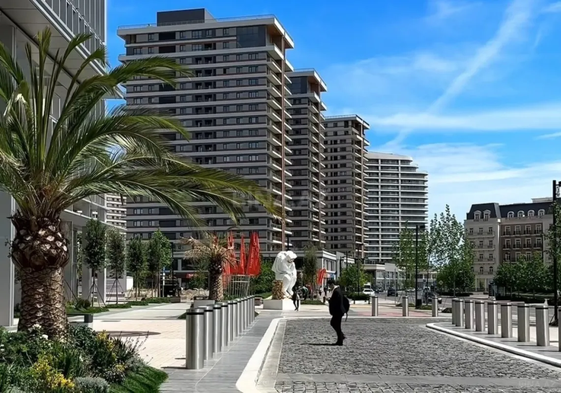 Satılır obyekt 300 m²