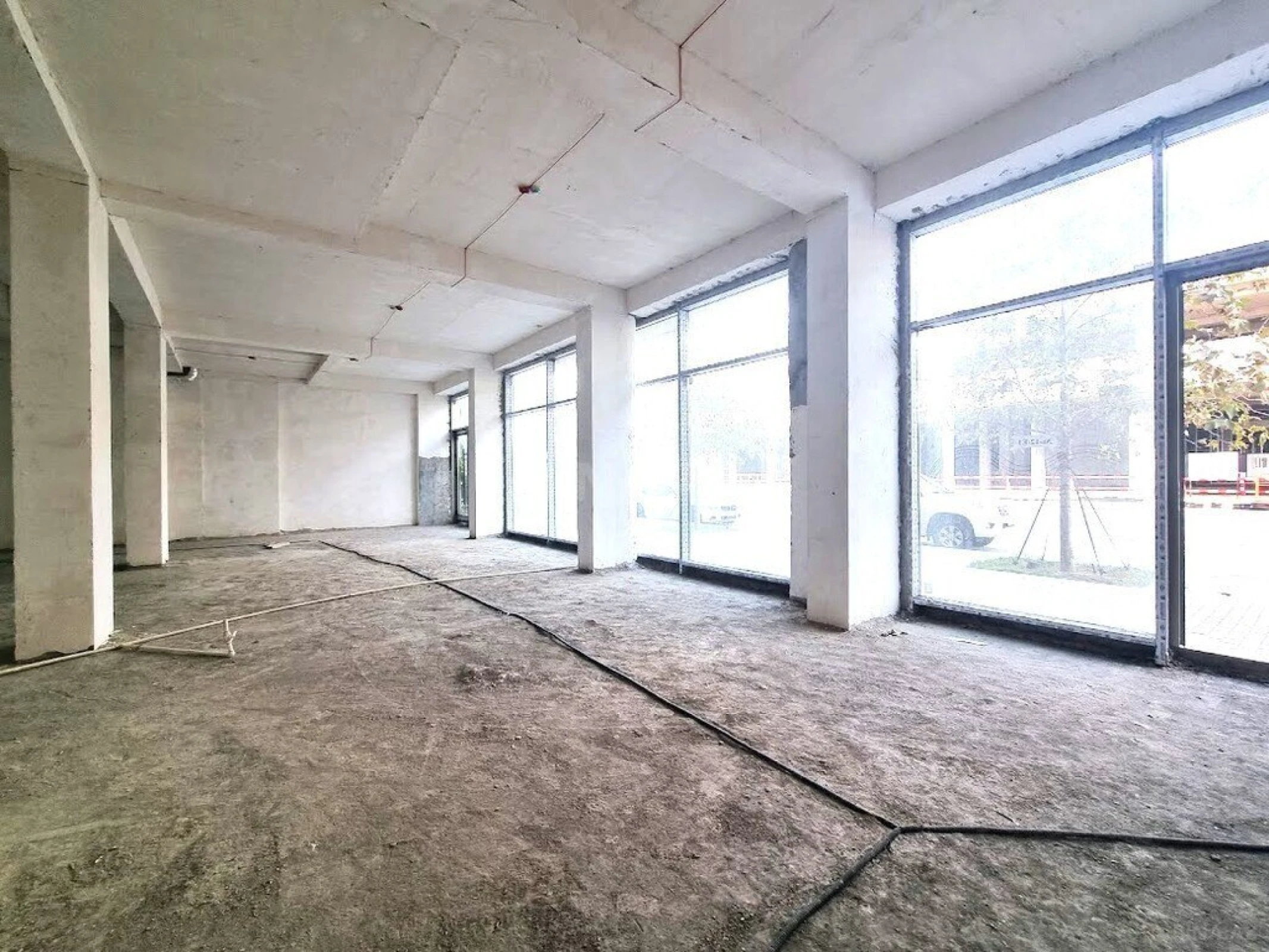Satılır obyekt 300 m²