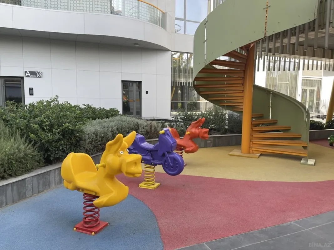 Satılır 3 otaqlı mənzil 206 m²