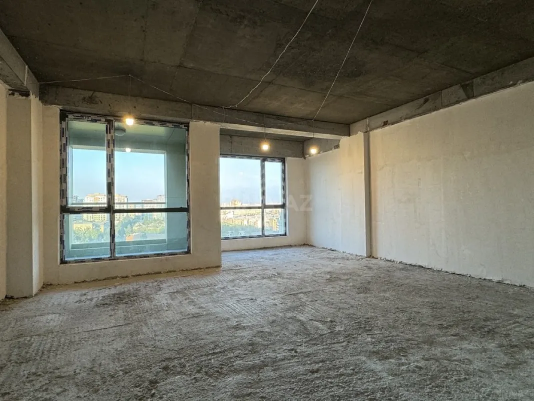 Satılır 3 otaqlı mənzil 206 m²