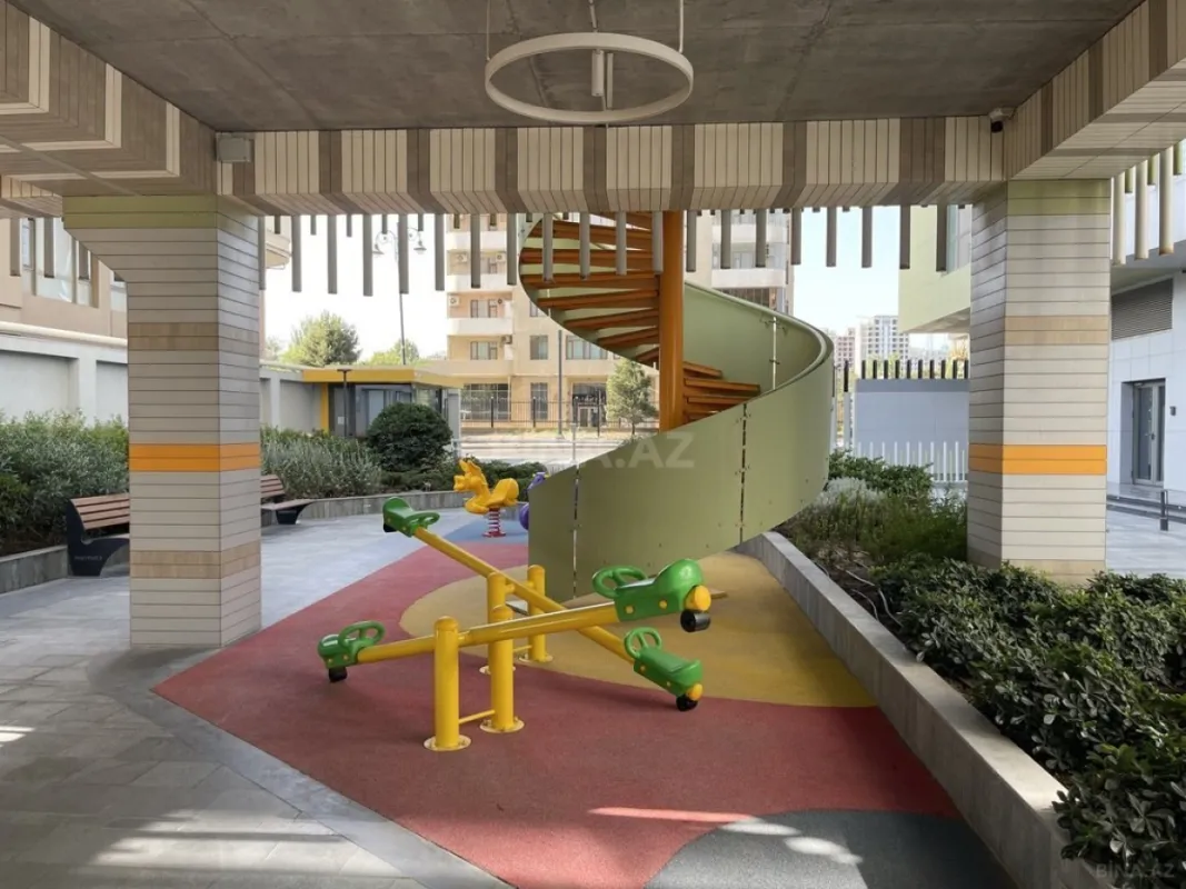 Satılır 3 otaqlı mənzil 206 m²