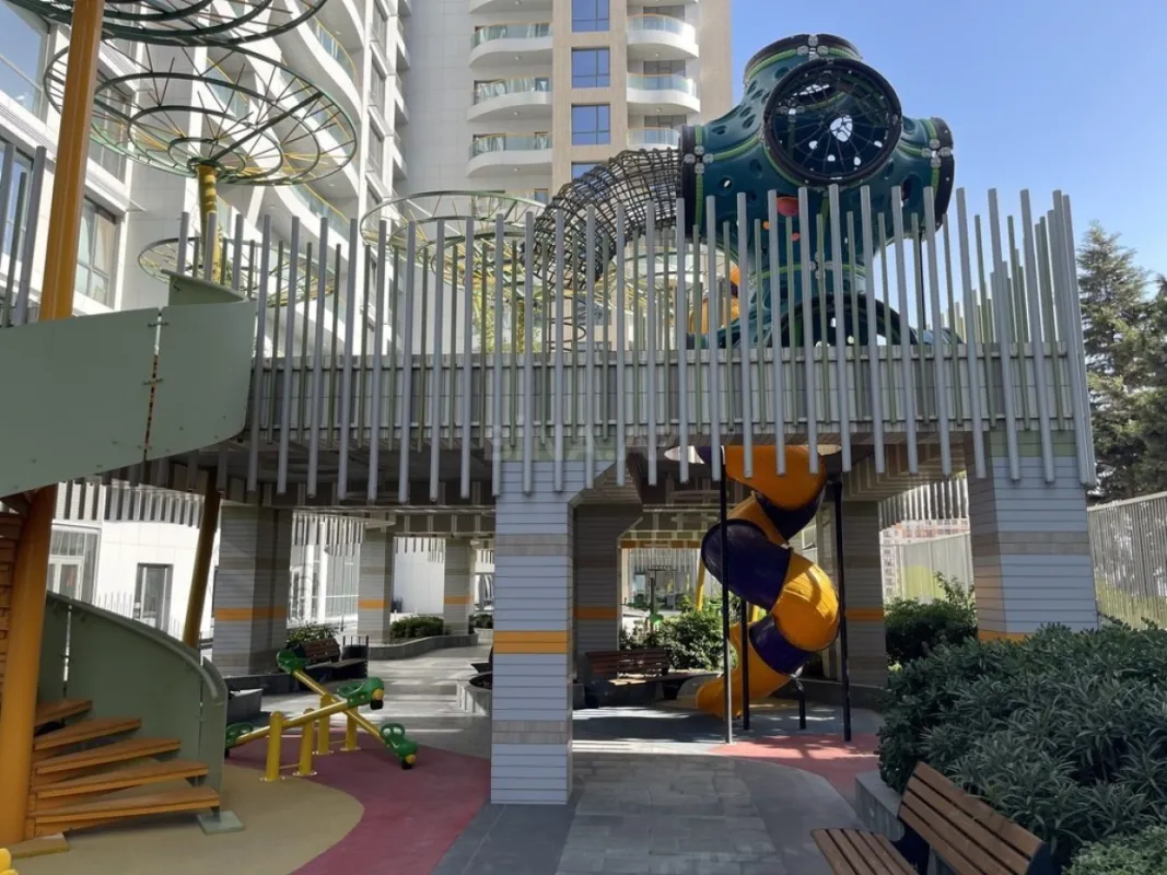 Satılır 3 otaqlı mənzil 206 m²