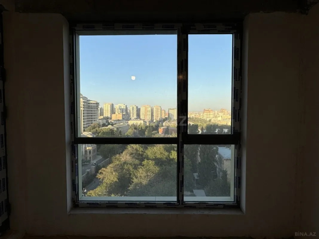 Satılır 3 otaqlı mənzil 206 m²