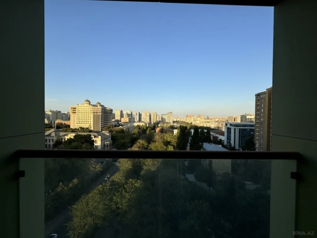 Satılır 3 otaqlı mənzil 206 m²