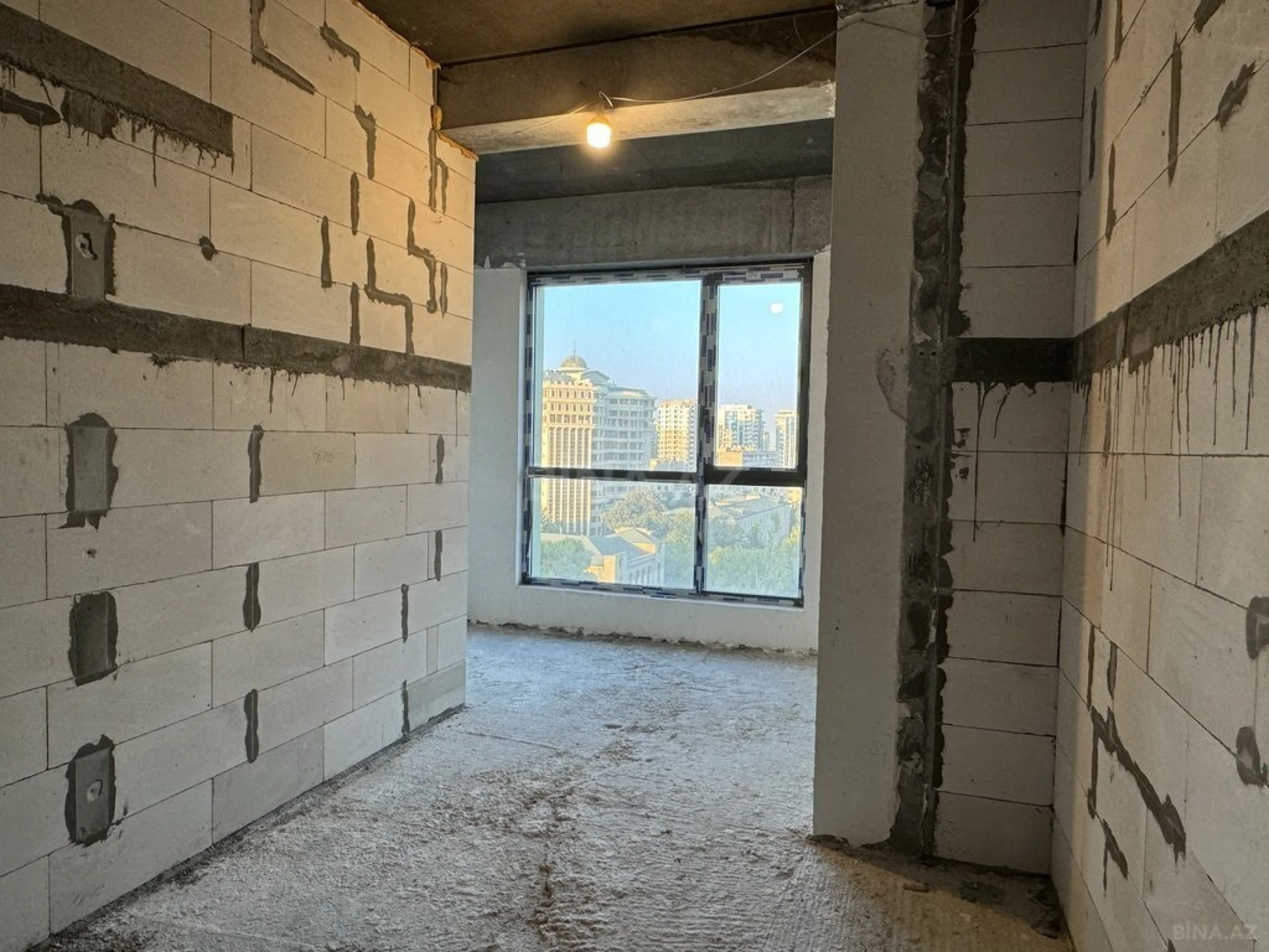 Satılır 3 otaqlı mənzil 206 m²
