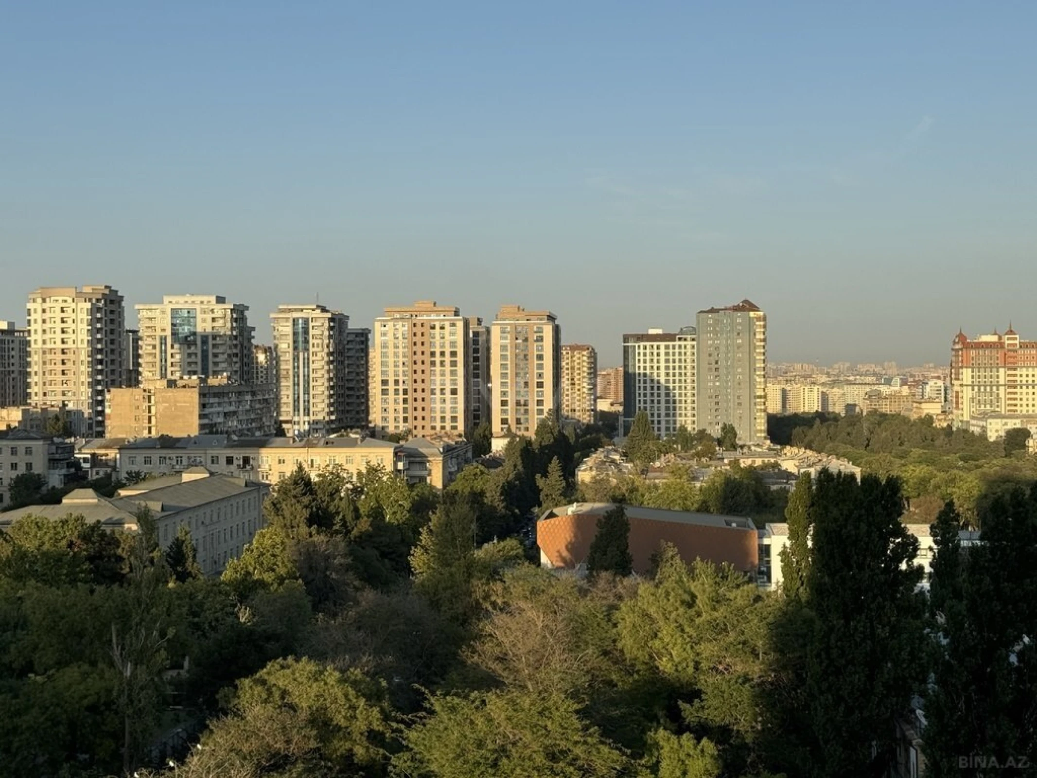 Satılır 3 otaqlı mənzil 206 m²