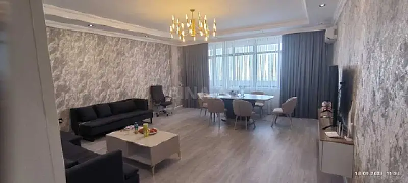 Satılır 3 otaqlı mənzil 160 m²