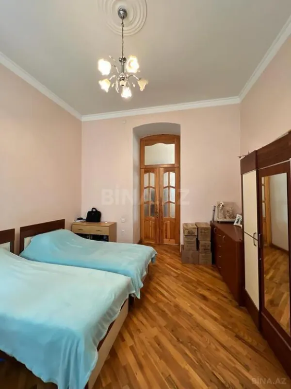 Satılır 4 otaqlı mənzil 110 m²