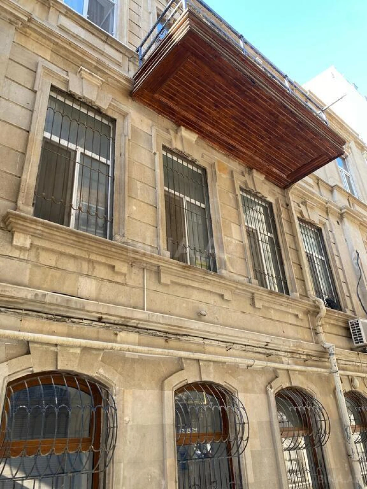 Satılır 4 otaqlı mənzil 110 m²