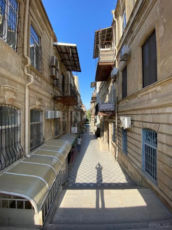 Satılır 4 otaqlı mənzil 110 m²