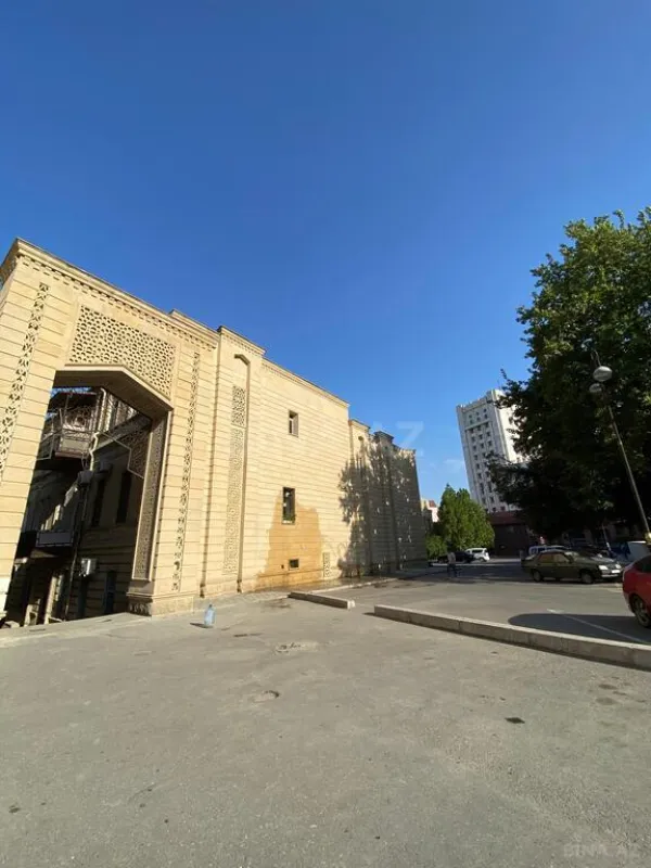 Satılır 4 otaqlı mənzil 110 m²