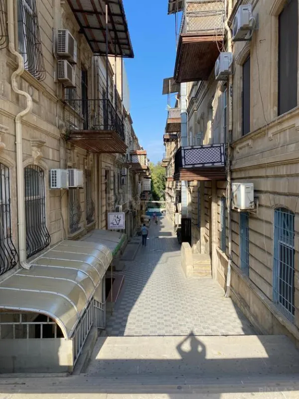 Satılır 4 otaqlı mənzil 110 m²