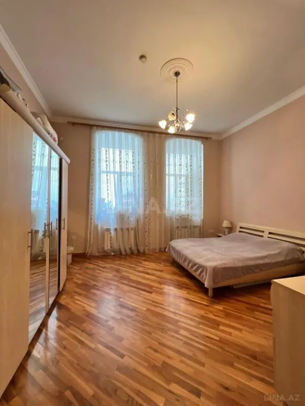 Satılır 4 otaqlı mənzil 110 m²