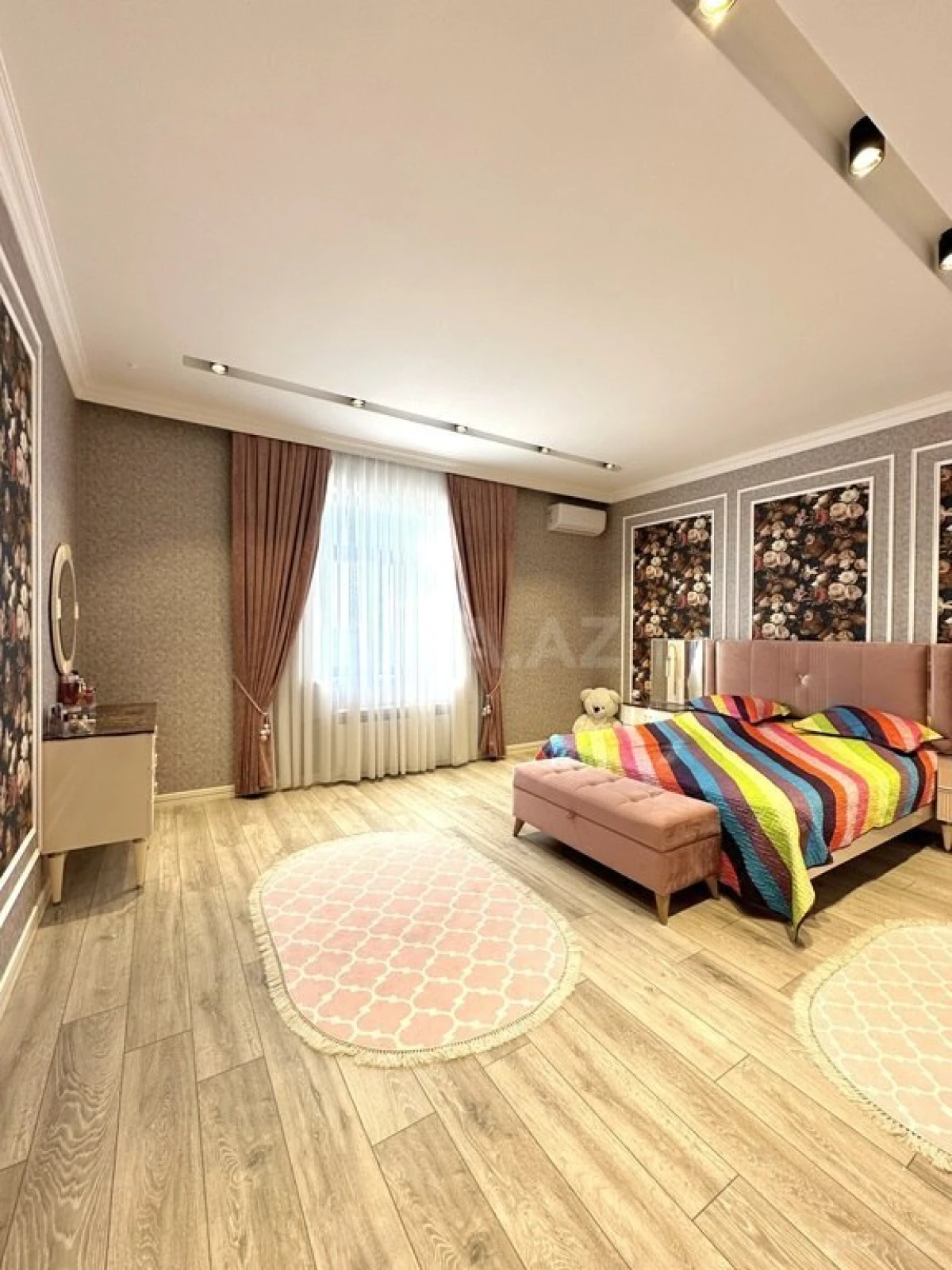 Satılır 5 otaqlı həyət evi 320 m²