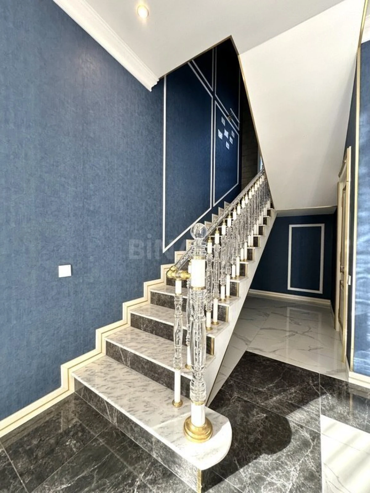 Satılır 5 otaqlı həyət evi 320 m²