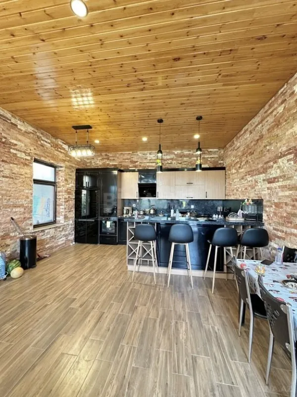 Satılır 5 otaqlı həyət evi 320 m²