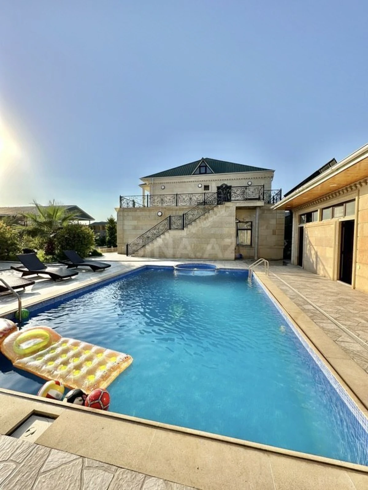 Satılır 5 otaqlı həyət evi 320 m²