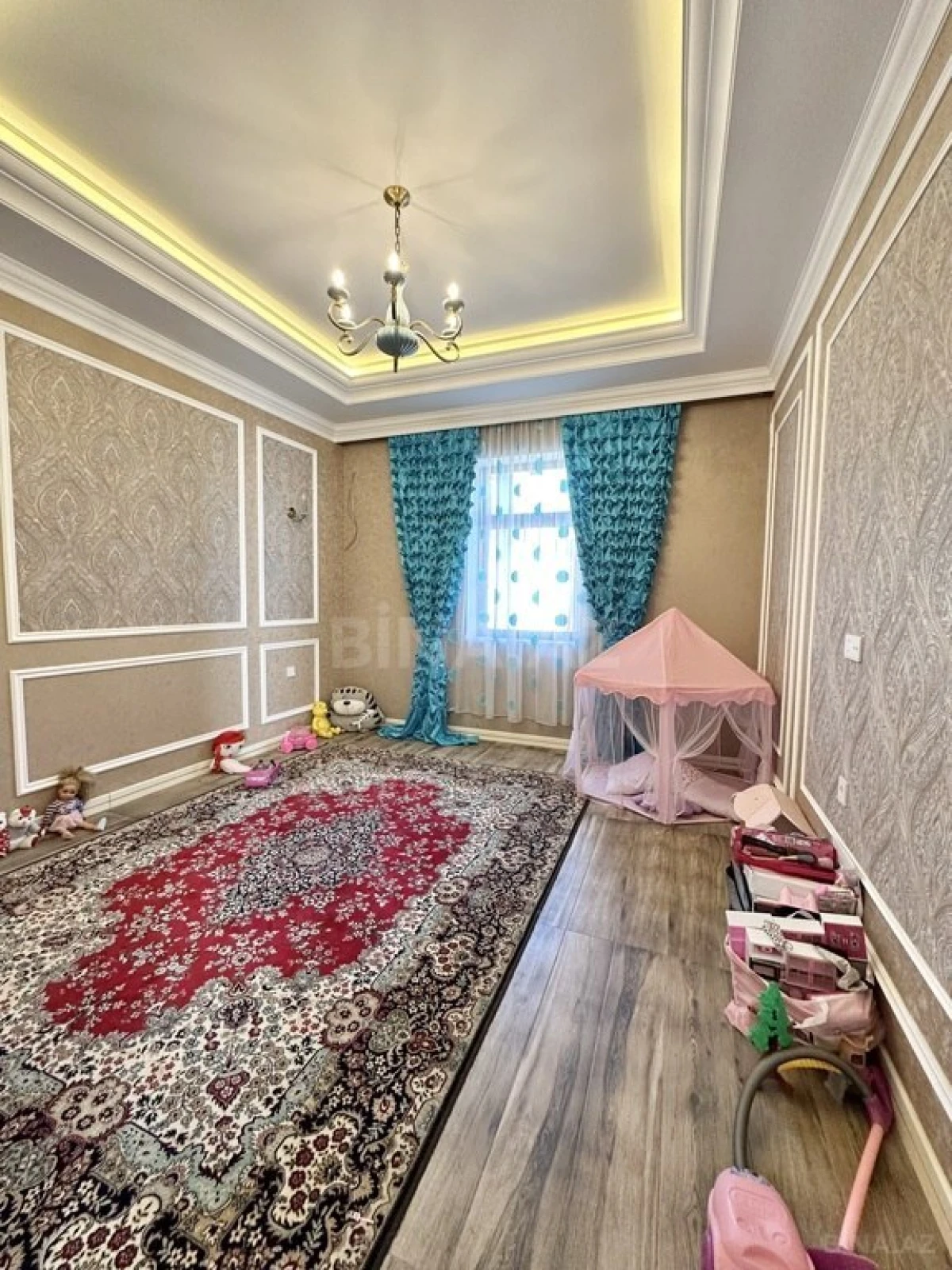 Satılır 5 otaqlı həyət evi 320 m²