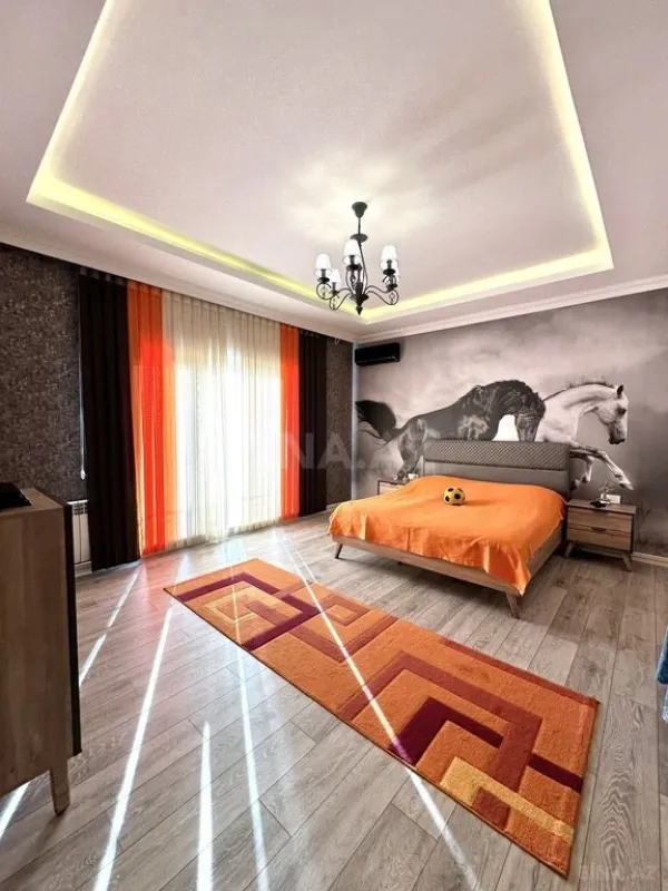 Satılır 5 otaqlı həyət evi 320 m²