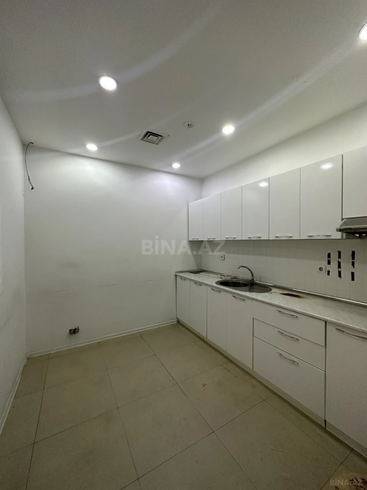 Kirayə verilir obyekt 380 m²