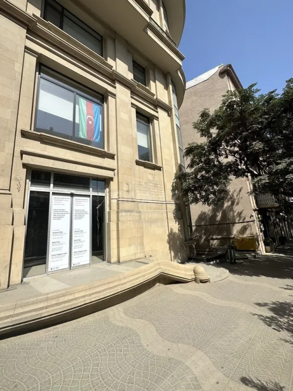 Kirayə verilir obyekt 380 m²