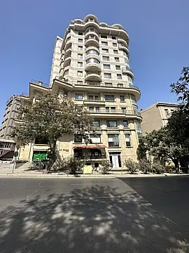 Kirayə verilir obyekt 380 m² — Bakı, İçərişəhər 380.00 m²