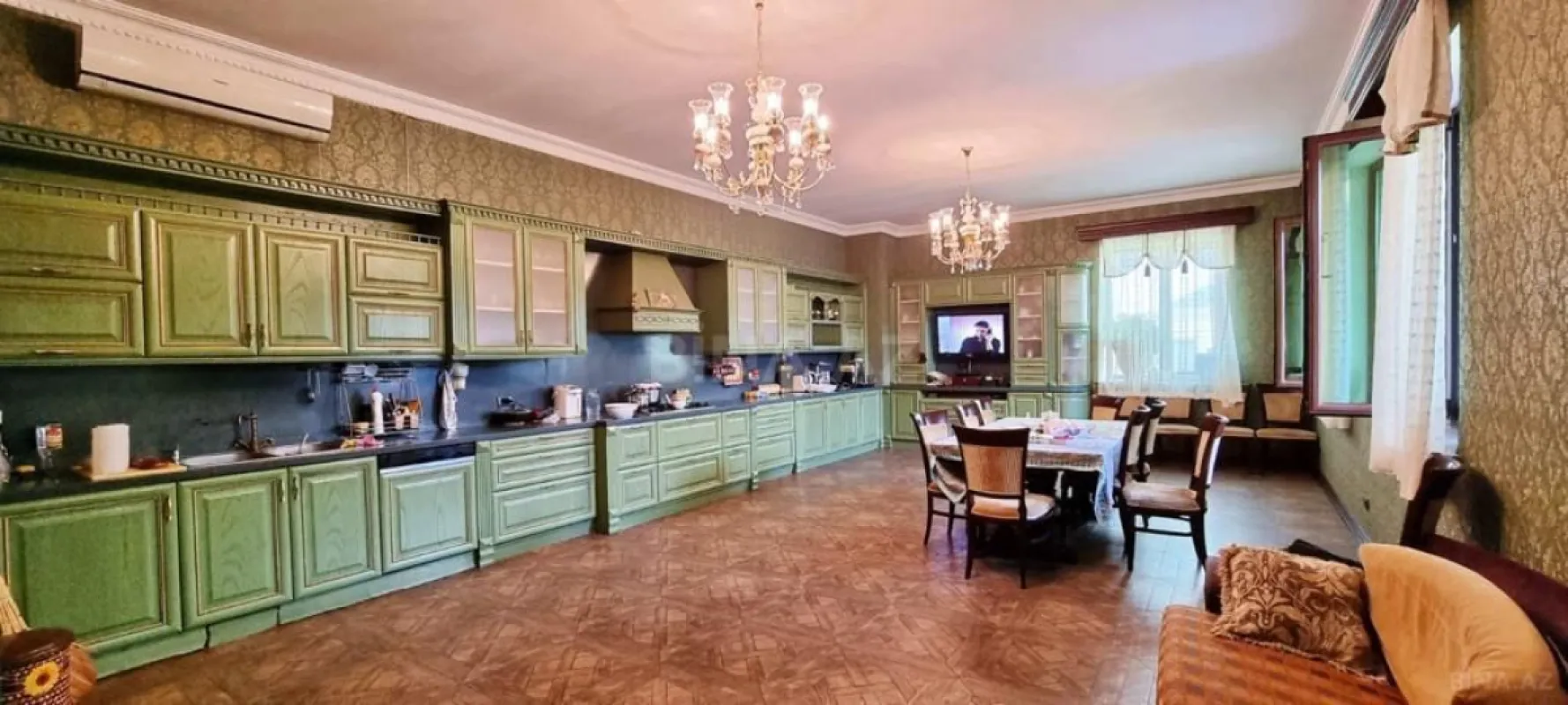 Kirayə verilir 9 otaqlı həyət evi 850 m²