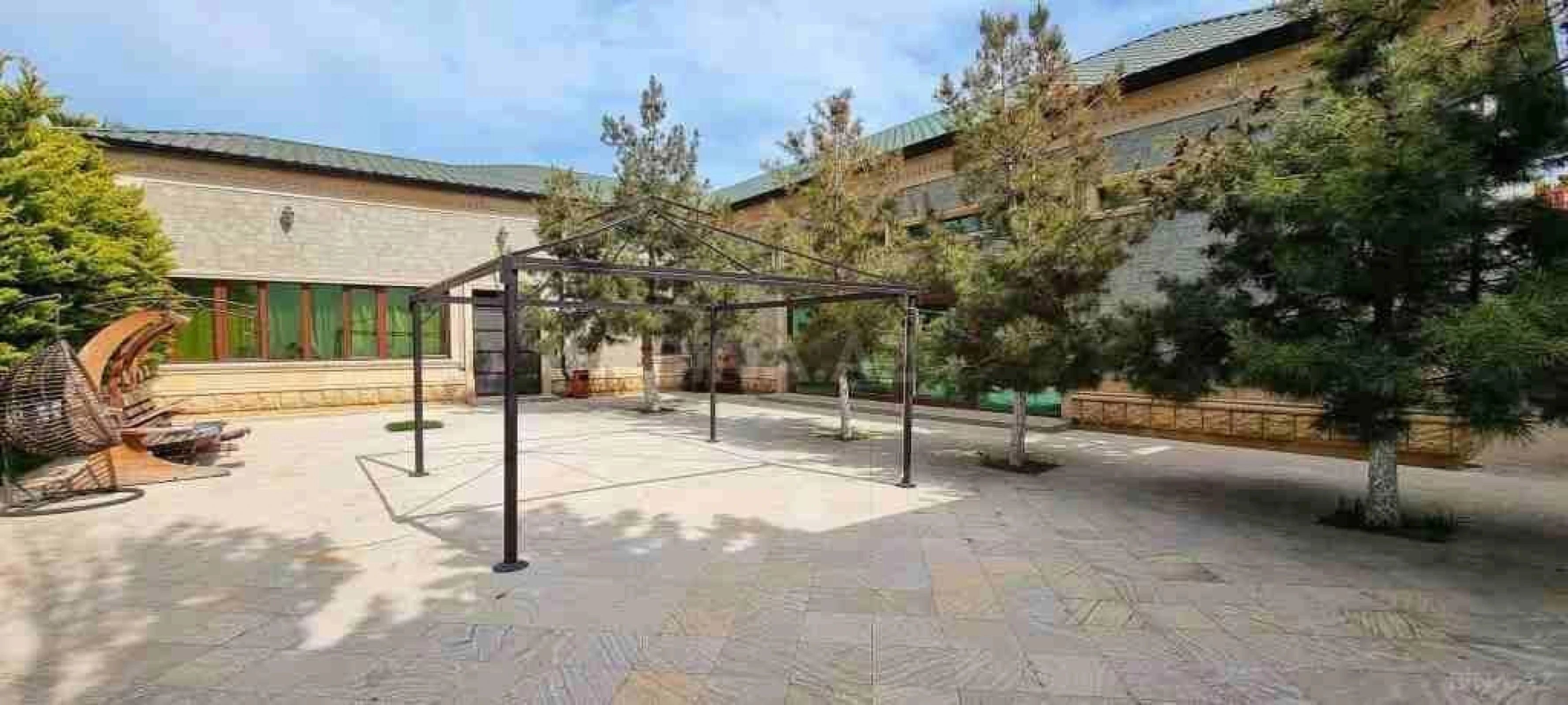 Kirayə verilir 9 otaqlı həyət evi 850 m²