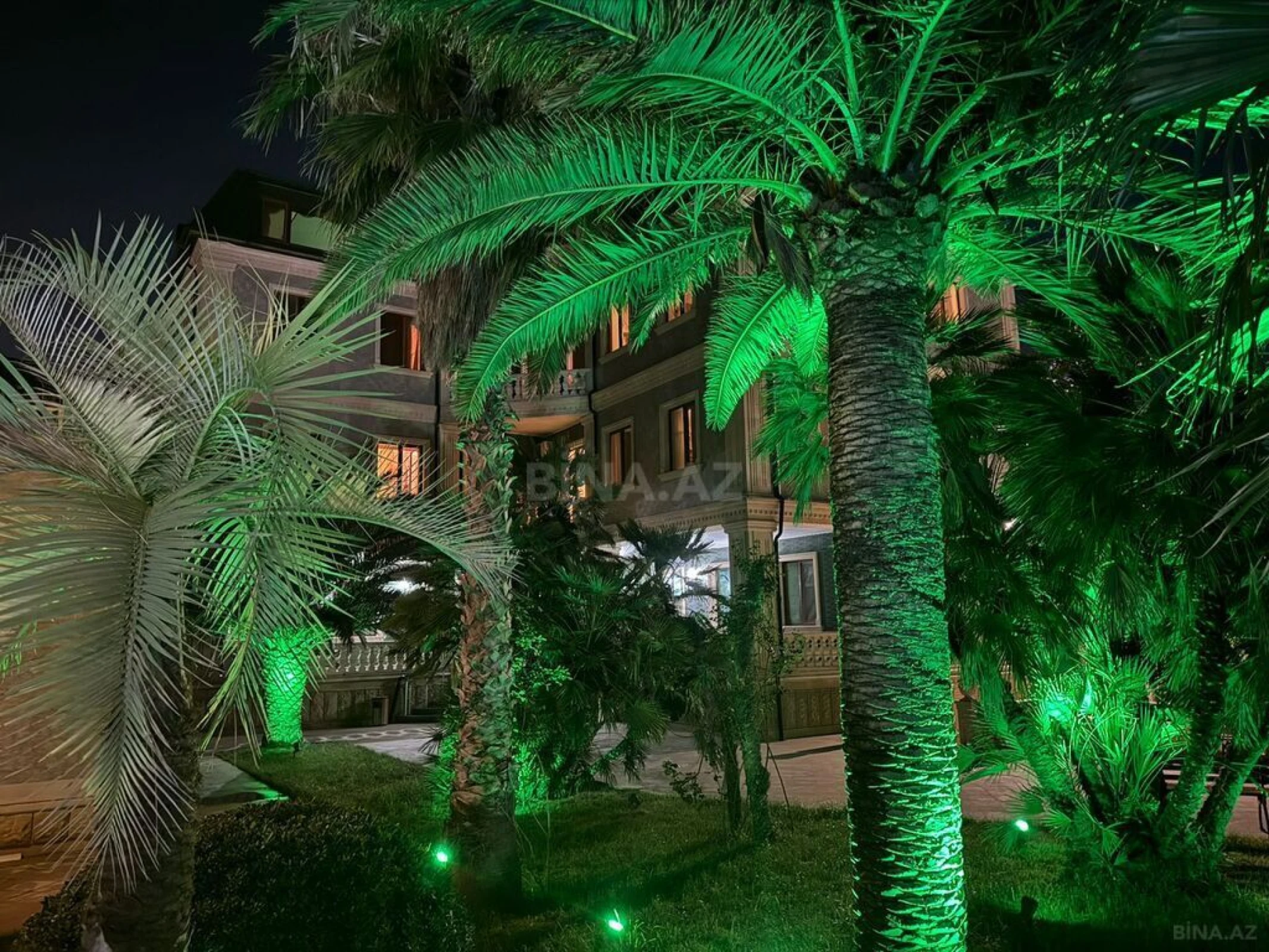 Kirayə verilir 9 otaqlı həyət evi 850 m²